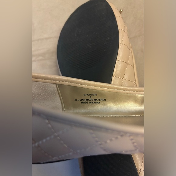 Guess flats - Picture 8 of 8